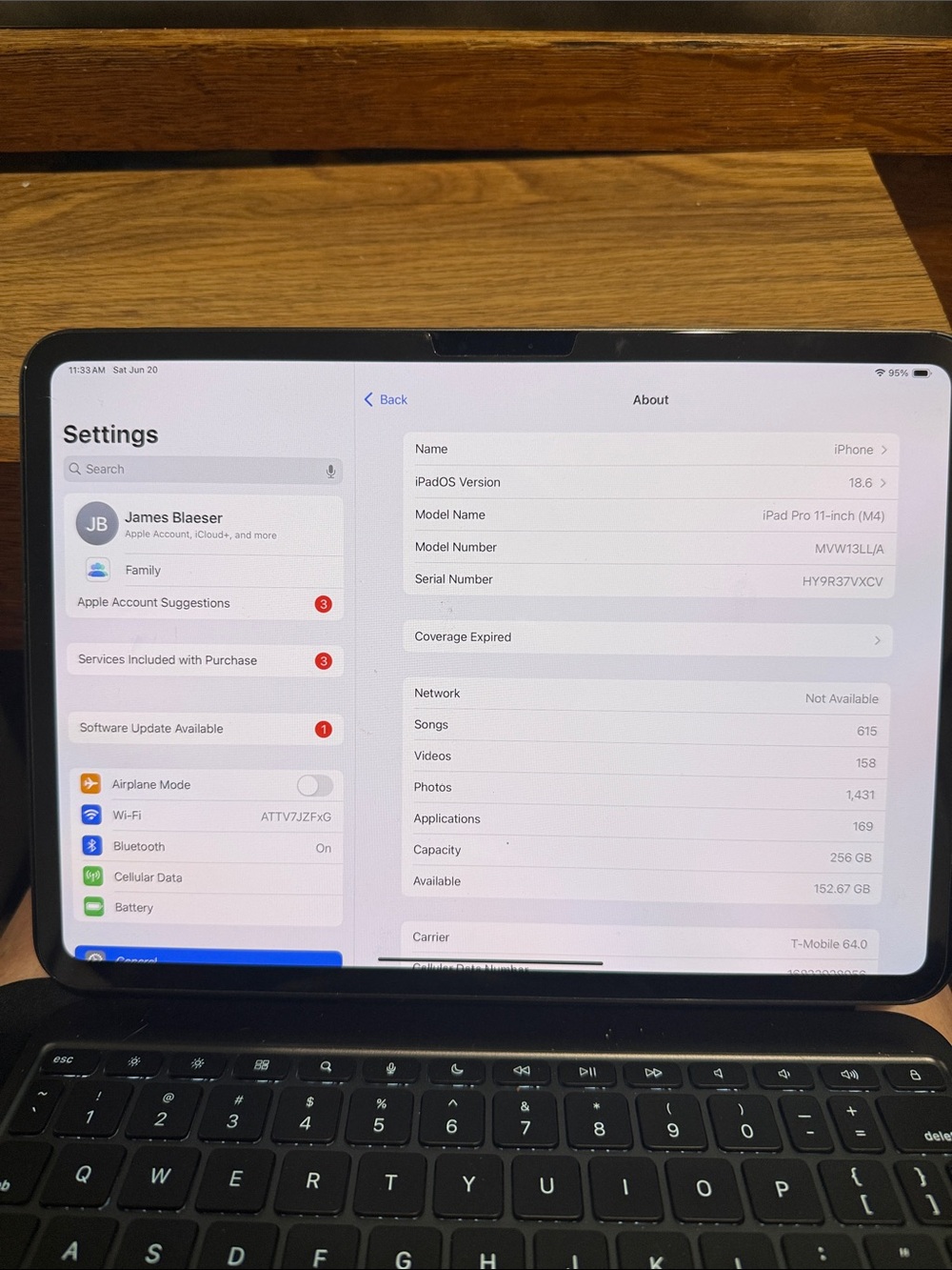 Apple iPad Pro 11-inch  with Magic key Keyboard 256 GB